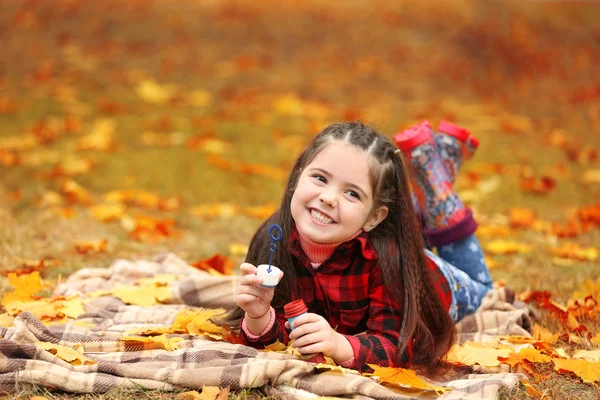 Girl blowing soap bubbles — Stock Photo, Image