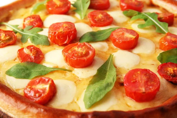 Pizza Margherita com arugula, close-up — Fotografia de Stock