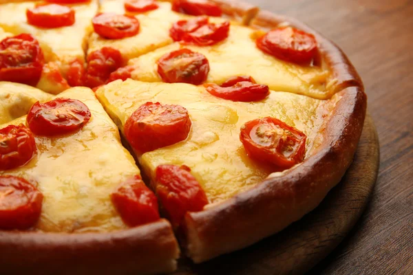 Nasekané pizza Margherita, close-up — Stock fotografie