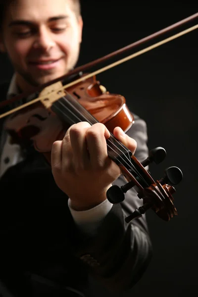 De violist prestaties close-up — Stockfoto