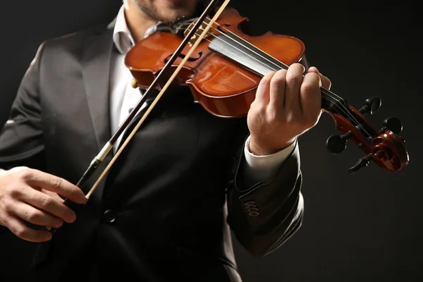 Музикант грає скрипка — стокове фото
