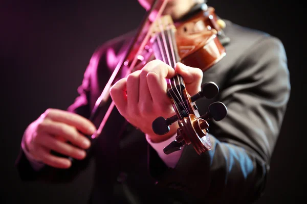 De violist prestaties close-up — Stockfoto