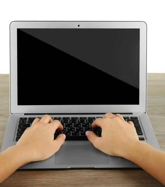 Női kezek működő-ra laptop — Stock Fotó
