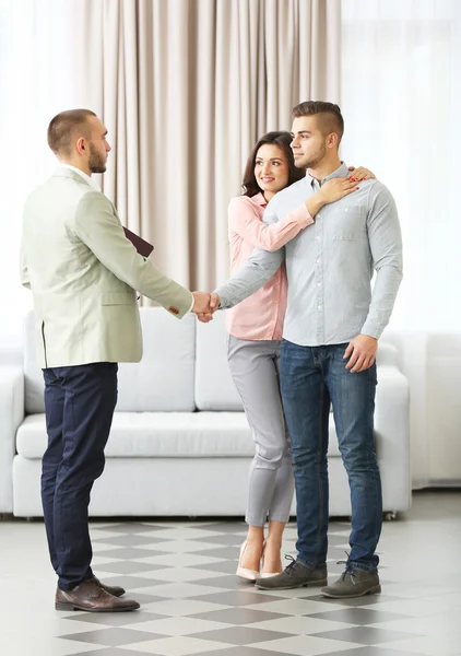 Happy family with estate agent — Stock Photo, Image