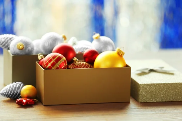 Caja con juguetes de Navidad — Foto de Stock