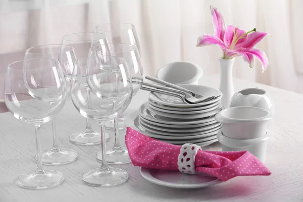 Clean dishes on the table — Stock Photo, Image