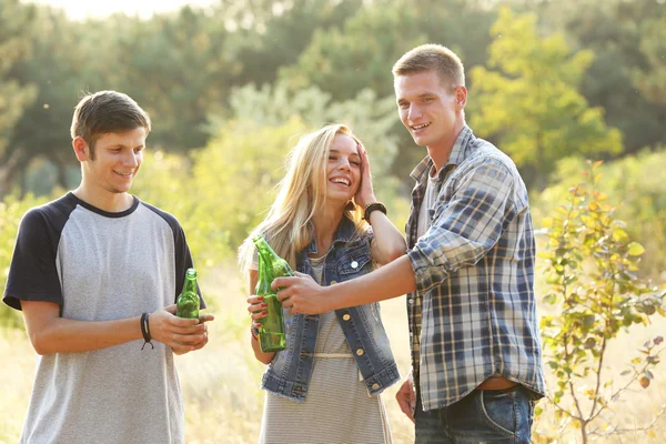 Smiling Friends Relaxing Clinking Bottles Forest Outdoors — Stock Photo, Image
