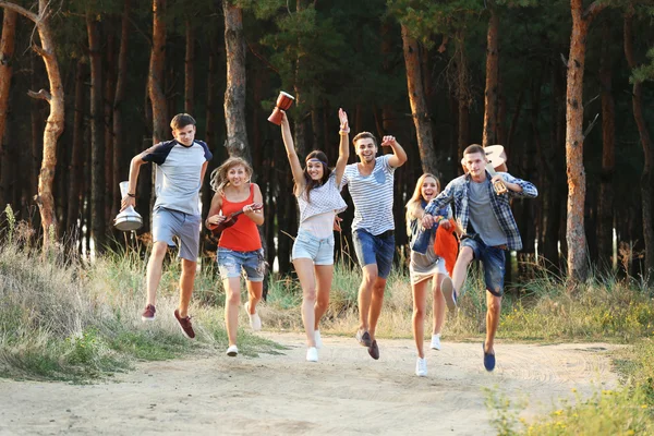 Freunde mit Musikinstrumenten — Stockfoto