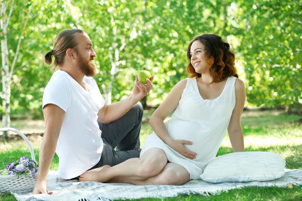 Happy couple on white blanket — Stock Photo, Image