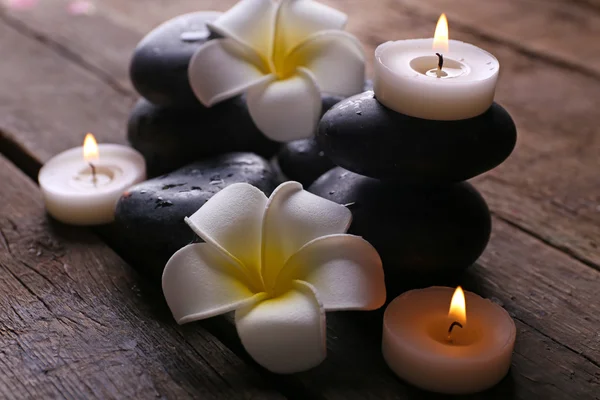 Kwiaty z zapalonych świec — Zdjęcie stockowe