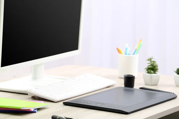 View on workplace and graphic tablet at office — Stock Photo, Image