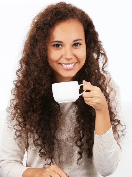 Mladá krásná žena, pití kávy — Stock fotografie