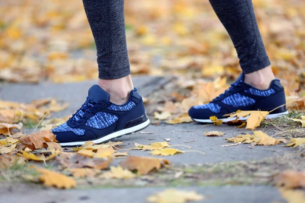 Piernas en movimiento de carrera — Foto de Stock