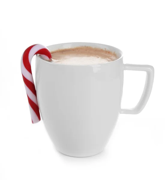 Witte cup van cacao met Kerstmis snoep, geïsoleerd op wit — Stockfoto