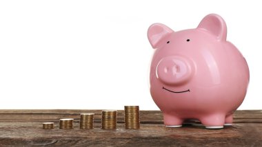 Bozuk paralarla kumbarada.