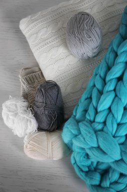 Örme yün şal ve giyim 