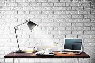 Dijital tablet ile modern iş yeri