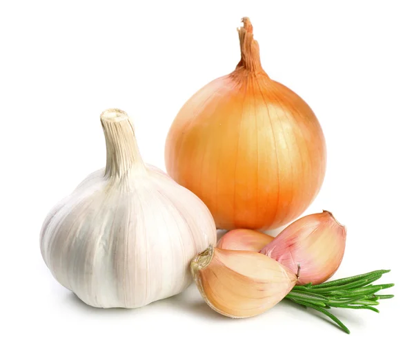 Garlic and onion isolated on white — Zdjęcie stockowe