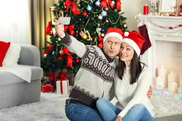 Familia feliz haciendo foto — Foto de Stock