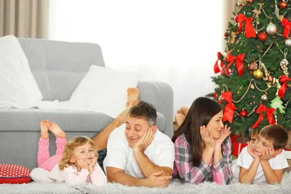 Familienporträt Weihnachten lizenzfreie Stockbilder