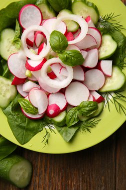 Taze sebze salatası.