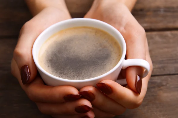 Hands holding cup — Stock Photo, Image