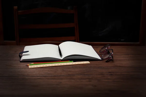 Boeken en school toebehoren — Stockfoto