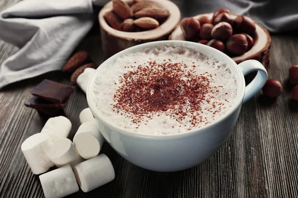 Cup of hot cacao with marshmallow on wooden background, close up — Stock Photo, Image