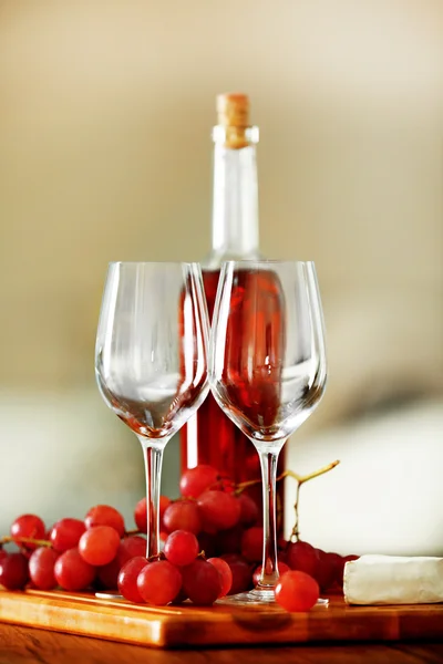 Two wineglasses with grape, cheese and bottle, still life — Stock Photo, Image