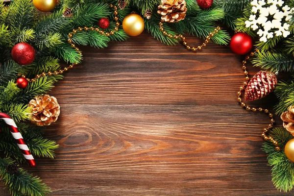 Fir kerstboom takken met speelgoed — Stockfoto