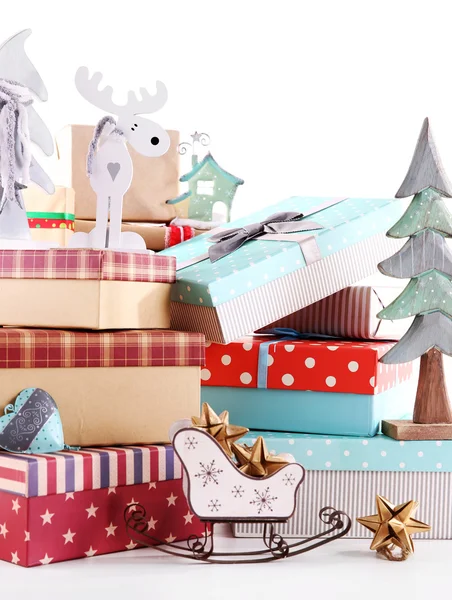 Hermosos regalos de Navidad con juguetes — Foto de Stock