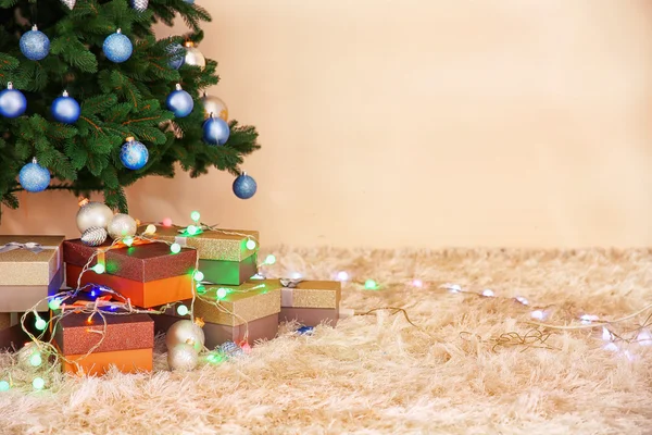 Albero di Natale con regali — Foto Stock