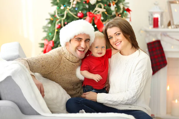 Retrato de família de Natal em casa férias sala de estar — Fotografia de Stock