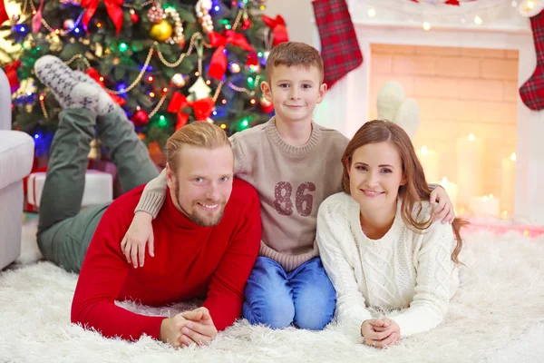 Kerst familie in vakantie woonkamer — Stockfoto