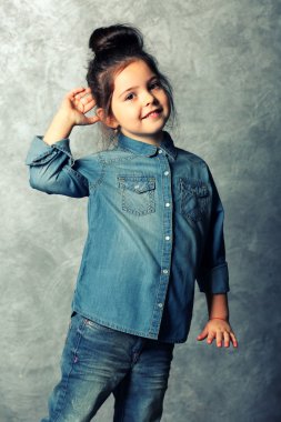 Küçük moda çocuk kız portresi