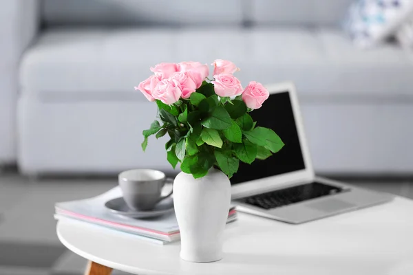 Comodo posto di lavoro a casa — Foto Stock