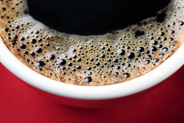 A red cup of tasty coffee, close-up — Stock Photo, Image