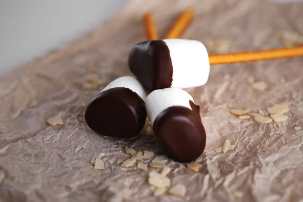 おいしいマシュマロのスティック チョコレートをクローズ アップ — ストック写真