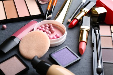 Koyu arka plan, closeup üzerinde kozmetik