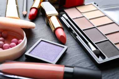 Koyu arka plan, closeup üzerinde kozmetik