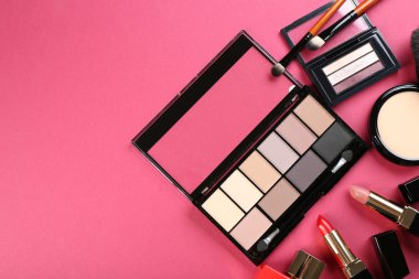 pembe bir arka plan üzerinde kozmetik