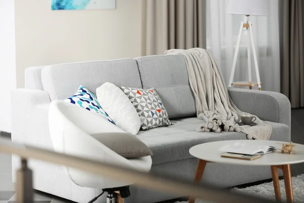 Sofa en fauteuil in woonkamer — Stockfoto