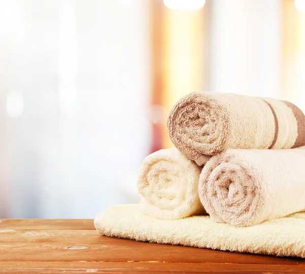 Serviettes de bain roulées — Photo