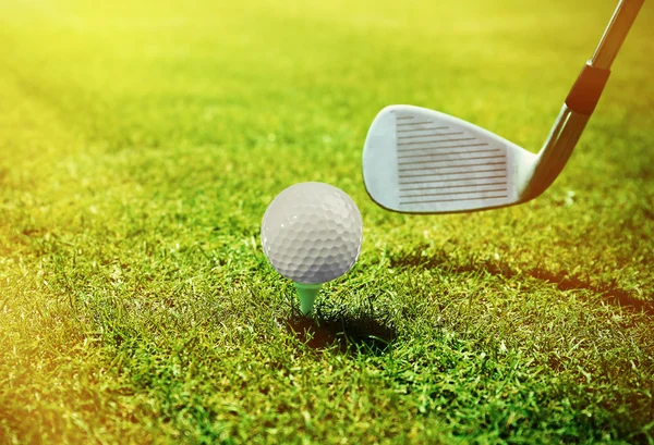 Golf sopası ve top — Stok fotoğraf