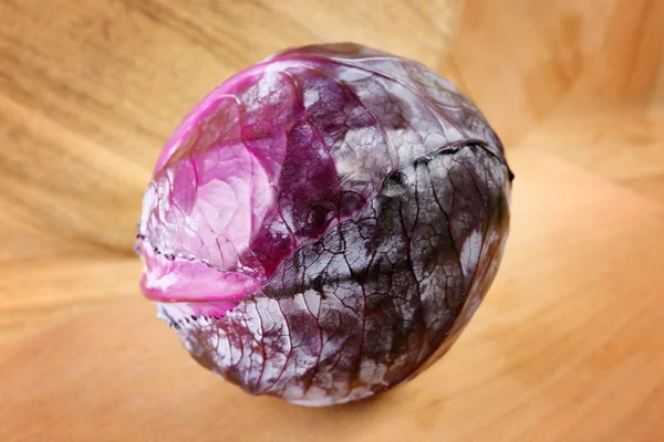 Red cabbage on wooden table — Stock Photo, Image