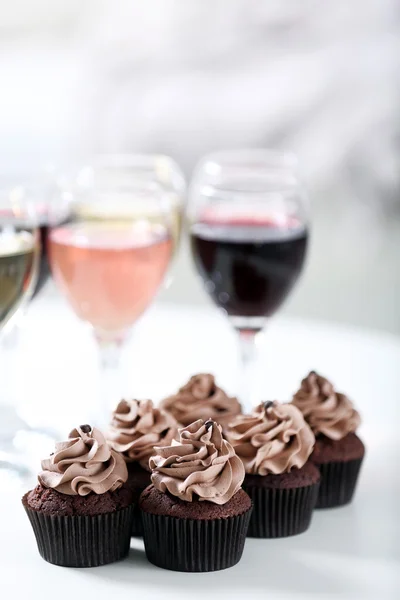 Degustazione di cupcake al vino e cioccolato, primo piano — Foto Stock