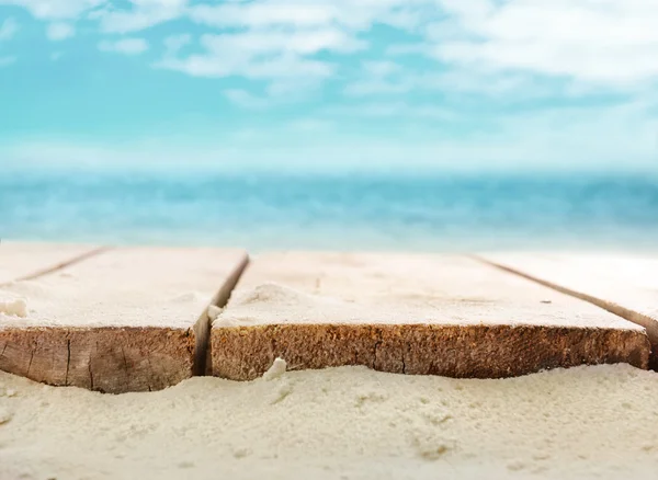 Zand met houten planken — Stockfoto