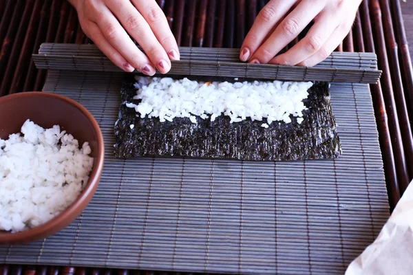Proces tvorby sushi a rohlíky — Stock fotografie