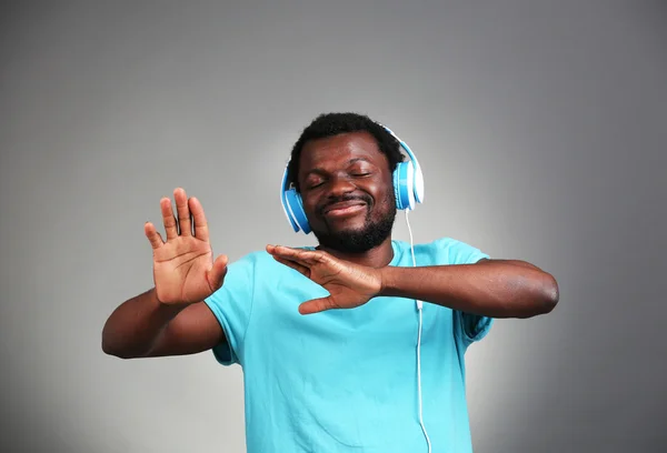 African American man with headphones — Stock Photo, Image