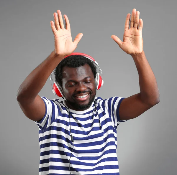 African American man with headphones — Stock Photo, Image